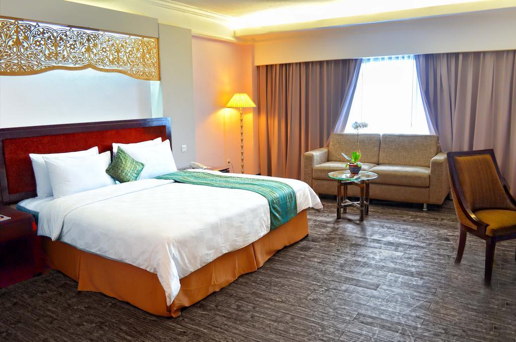Kyriad Bumiminang Hotel Padang  Exteriér fotografie